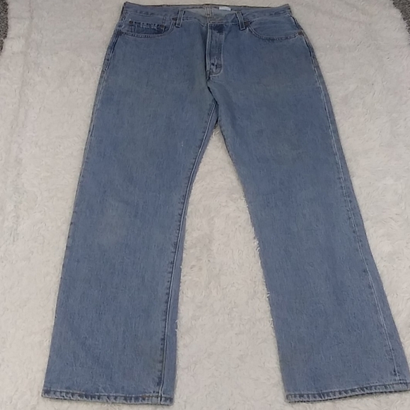 Levi's 501 Blue Light Wash Five Pocket Button Fly Mid Rise Straight Leg Jean - Picture 2 of 10